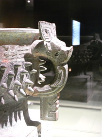 西周早期（紀元前11世紀）頃の甲簋という青銅器の拡大それなりに緻密な作りになってる