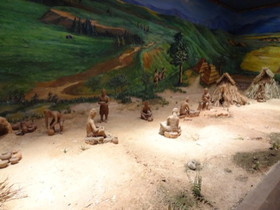 中国観光地・博物館写真館＠西寧の青海省博物館でみた石器時代の暮らしを再現した模型