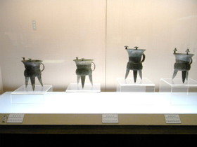 Tomato Juice‘s China Travel とまとじゅーす的中国旅行、上海博物館・青銅器展。商代中期、紀元前1500～1300年頃に使用されていた獣面紋爵の青銅器
