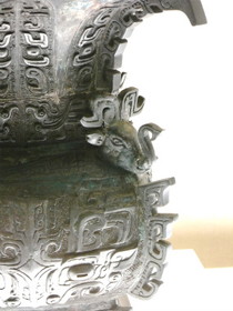 Tomato Juice‘s China Travel とまとじゅーす的中国旅行、上海博物館・青銅器展、周早期、紀元前11世紀の（癸殳）古方尊という青銅器の拡大写真