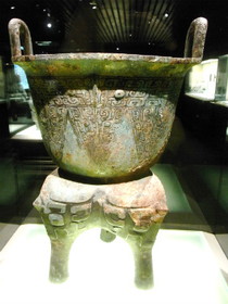 上海博物館・青銅器展。西周早期（紀元前11世紀）頃の母癸甗（げん）という青銅器