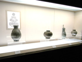 Tomato Juice‘s China Travel とまとじゅーす的中国旅行、上海博物館・青銅器展。春秋戦国初期（紀元前475年～前4世紀中期）の青銅製の壷類の展示