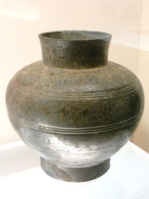春秋戦国末期（紀元前4世紀～前221年）頃の青銅製の燕王職壷