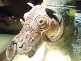 Tomato Juice‘s China Travel とまとじゅーす的中国旅行、上海博物館・青銅器展、（牛偏に西）尊という青銅器の顔の部分