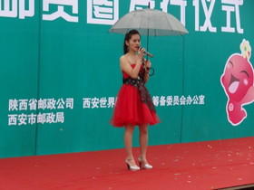 中国旅行記＠西安の世界園芸博覧会の北側の入り口付近で歌う人