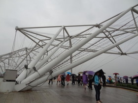 中国の観光地・博物館＠西安の世界園芸博覧会の会場内にかかる陸橋